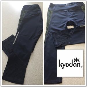 ✨Sale!✨NWOT KYODAN Capri Workout Legging